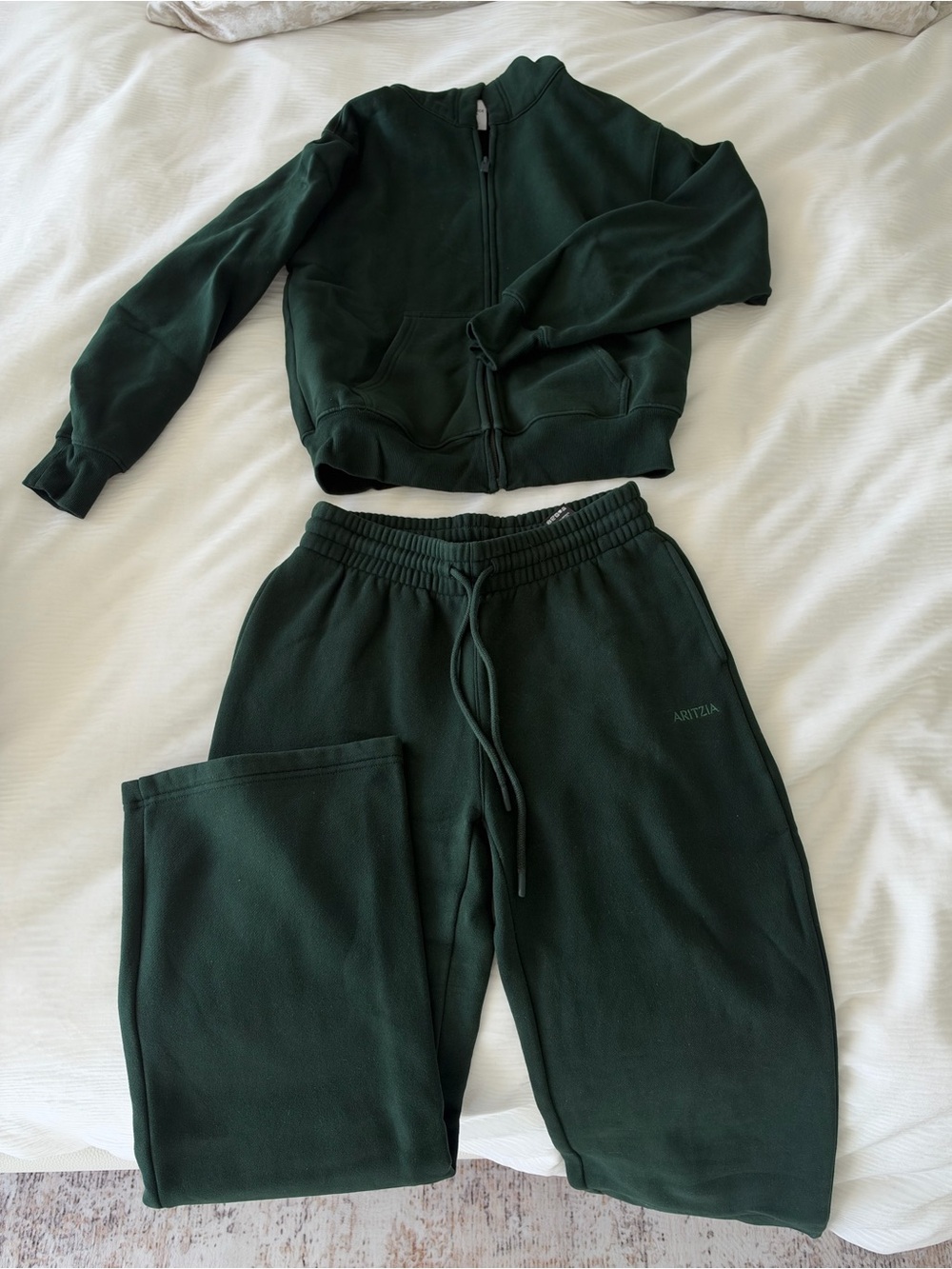 Aritzia Cozy Sweatfleece Perfect Zip Hoodie and Boyfriend Fit Straight Sweatpant
